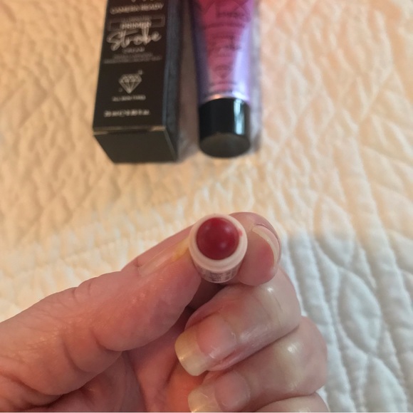 Farmasi sample’s and one VFX pro camera ready Primer and full size Sensi Wipes! - Picture 7 of 10